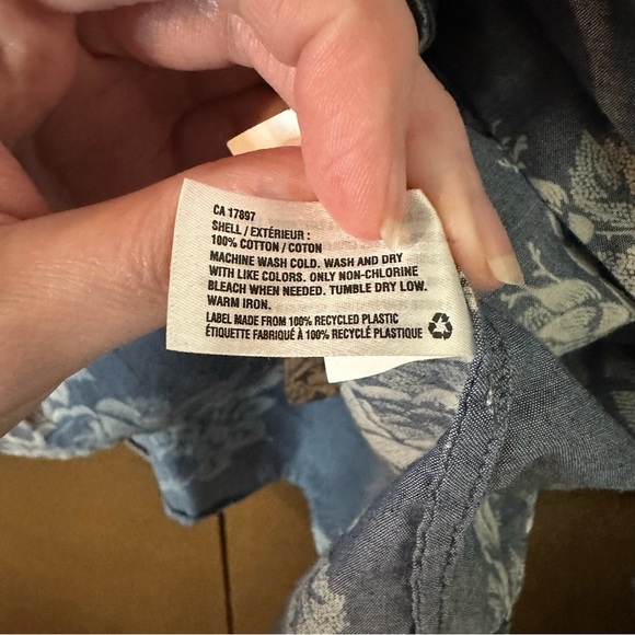 GAP Blue and White Casual Button Down Shirt Floral Design Sz XL Tall Coastal - Picture 9 of 9